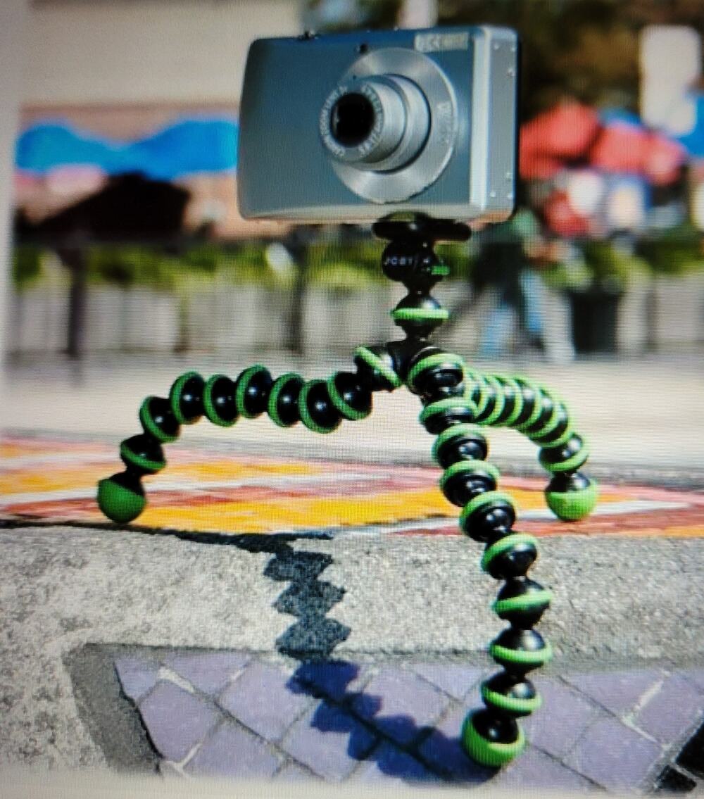 JOBY Gorillapod Flexible Mini-Tripod for Point & Shoot Cameras - Green Black 6"